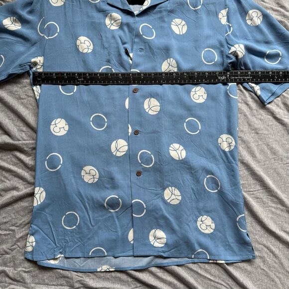 Sz XS Uniqlo Blue & White Geometric Mickey Mouse Disney Button Collar Mens Shirt - Picture 3 of 8